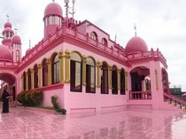 Deretan Masjid Berwarna Pink yang Unik dan Memesona