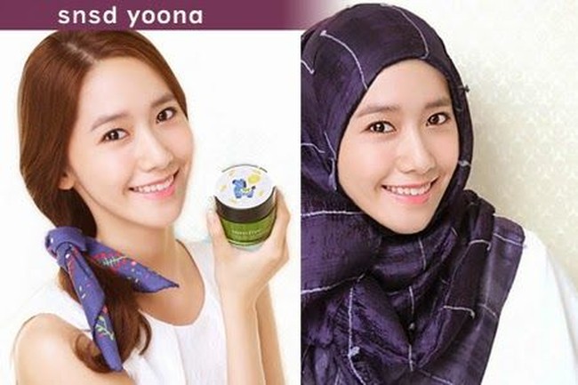 Kecantikan Yoona SNSD memang sudah tidak diragukan lagi. Tapi, bagaimana penampilan Yoona jika mengenakan hijab? Yoona pun terlihat tetap cantik dan memesona saat memakai jilbab. Foto: Blog doubleddodewii