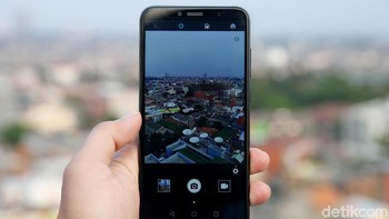 Ia nyaman dalam genggaman tangan dan tampil cukup premium di kelasnya. Foto: Muhammad Ridho