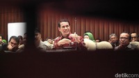 Amran Sulaiman menghadiri rapat di Komisi IV DPR.