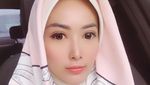 Pilih Mana? Cinta Ratu dengan Hijab atau Tidak?