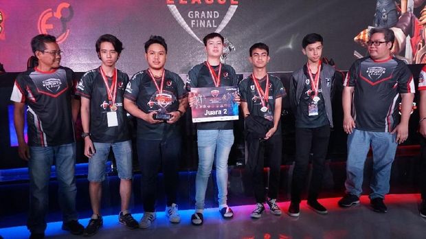 Juara dua Elite8 Esports.