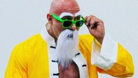Kebanyakan kostum yang dipakai Brian memang untuk tokoh berotot kekar. Contohnya saja Master Roshi dari seri Dragon Ball ini. (Foto: Instagram/bri_coop)