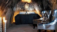 Sala Silver Mine Hotel Suite merupakan penginapan mewah yang letaknya di Kota Sala, Swedia. Uniknya hotel ini berada di area bekas tambang. (egome/Instagram)