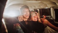 Pasangan Nadine Chandrawinata dan Dimas Anggara sempat bikin heboh dengan kabar pernikahan mereka di Bangkok. Hingga kini, keduanya tetap tak berkomentar.  Foto: Instagram Nadine Chandrawinata