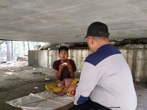 Sadam Ditemukan Sakit Mengenaskan di Bawah Jembatan UKI