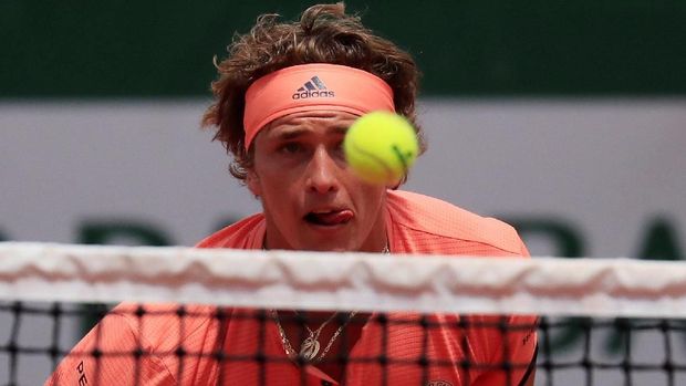 Alexander Zverev berhasil melaju ke perempat final Perancis Terbuka untuk kali pertama.