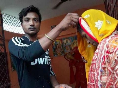 Bak Film Bollywood, Pria Ini Rela Istrinya Menikah dengan Pria Lain