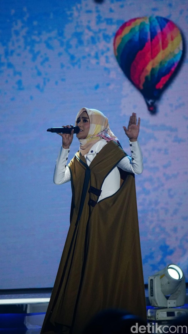 Nurlela Noho yang datang dari Ternate melantunkan lagu Akad dari Payung Teduh. Ela terpilih sebagai juara harapan dua. Foto: Nico/Detikcom