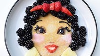 Kalau si kecil susah makan sarapan, coba buatkan pancake seperti ini. Si cantik Snow White siap menemani sarapan si kecil. Foto: instagram @jacobs_food_diaries