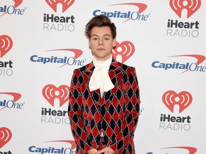 Penampilan Baru Harry Styles Yang Bikin Heboh Netizen