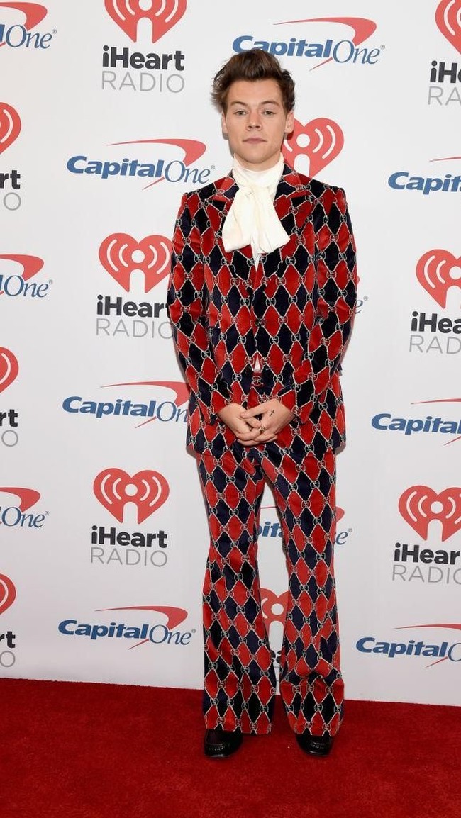 Saat One Direction sukses, Harry Styles sulit untuk membagi waktu untuk sekolah dan kariernya. Ia pun tidak menamatkan SMAnya.  Foto: Getty Images