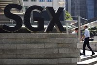 HSBC Downgrade Bursa Saham Singapura dan Hong Kong