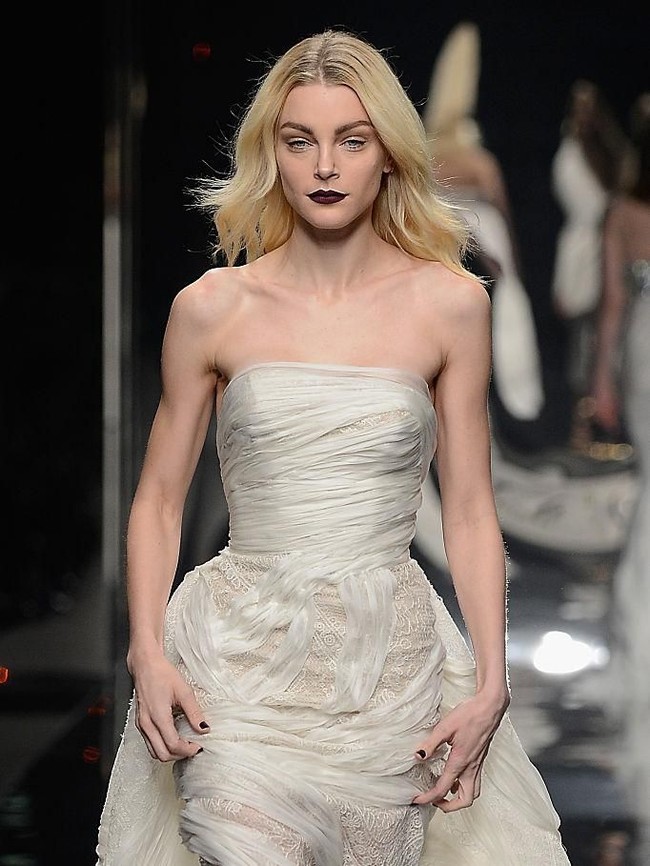 Jessica menjadi salah satu model paling sibuk di 2007. Dia tampil di fashion show ternama seperti Chanel, Christian Dior, Givenchy, dan Jean Paul Gaultier.  Foto: Getty Images