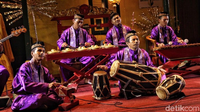 Memeriahkan Ramadan, sejumlah warga melakukan atraksi seni budaya Betawi di Jakarta Islamic Centre, Jakut. Penasaran seperti apa keseruannya?