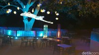 Jika siang hari wisata di sini ialah melihat binatang, pada malam hari kebun binatang ini menampilkan festival cahaya. Kala malam kebun binatang ini memang tidak menampilkan atraksi hewan (Rivki/detikTravel)