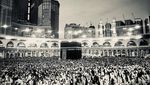 Potret Hitam Putih Saat Prabowo Umrah
