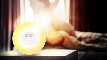Wake Up Light. Jam alarm ini mensimulasikan cahaya sinar matahari untuk membangunkan orang yang sulit bangun pagi. Fitur lainnya, ada modus malam, enam jenis suara alam dan kontrol sentuhan untuk menyesuaikan tingkat kecerahan cahaya. Foto: Istimewa
