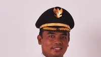 Ada tim yang ditugaskan di Purbalingga, sekitar 4 orang diamankan di sana dan sejumah uang. Ada kepala daerah pejabat daerah dan swasta (diamankan), kata Febri terpisah. 