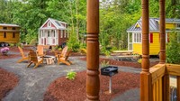 Untuk harga satu malamnya, dipatok mulai dengan USD 139 atau setara dengan Rp 1,9 juta. Mau coba? (Tiny House Village)