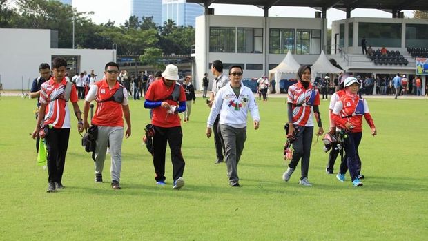 Imam Nahrawi mengajak para vlogger, blogger, dan sejumlah jurnalis berkeliling kompleks GBK jelang Asian Games 2018. (