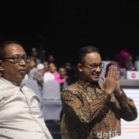 Malam itu, hadir pula Gubernur DKI Jakarta, Anies Baswedan. Anies mengaku jagoannya adalah Maya Shafira yang membawa kebudayaan Jakarta. Foto: Nico/Detikcom, Pradita/Detikcom