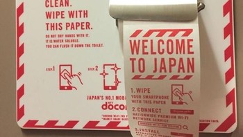 Di Jepang, ada kertas penyeka khusus untuk ponsel agar layarnya tetap bersih. (Foto: Boredpanda)