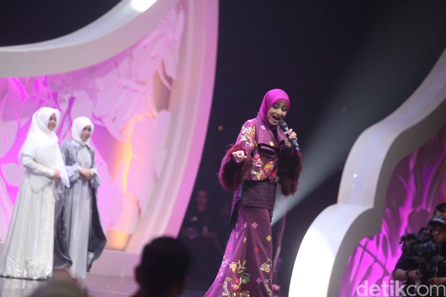 Fadila Yahya finalis asal Surabaya tampil dengan bakat story telling. Fadila keluar sebagai juara pertama dalam malam Grand Final Sunsilk Hijab Hunt 2018. Foto: Pradita/Detikcom
