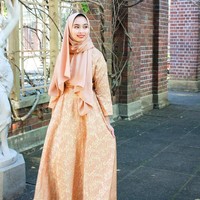 Nurul jarang memakai outerwear atau hijab segi empat seperti hijabers Indonesia. Ia lebih memilih blouse dan palazzo untuk busana sehari-hari. Foto: Instagram Nurul Shamsul