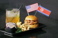 Burger Donald Trump dan Kim Jong Un Segera Dijual di Singapura