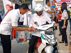 Menhub Cek Titik Penyedia BBM di Jalur Tol Fungsional Brebes