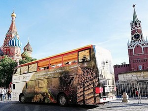 Bus Wisata Wonderful Indonesia Parkir di Lapangan Merah Moskow