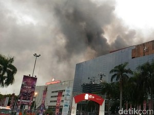 Cerita Petugas Evakuasi Korban Kebakaran Gedung di PRJ