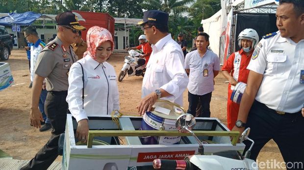 Menhub Cek Titik Penyedia BBM di Jalur Tol Fungsional Brebes