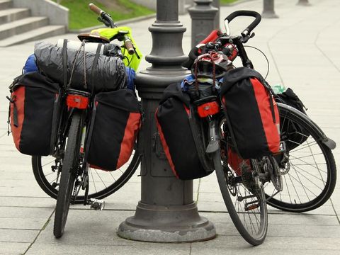Bersepeda ratusan kilometer tidak jadi halangan untuk tetap berpuasa.