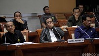 Dari usulan anggaran itu, nilai paling besar yaitu Rp 4,3 triliun yang dialokasikan untuk program dukungan manajemen dan pelaksanaan tugas teknis lainnya. Program itu mayoritas untuk belanja pegawai atau gaji pegawai.