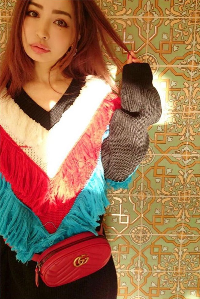 Kulitnya yang bening dan tanpa kerutan membuat banyak wanita iri kepadanya.  Foto: Instagram