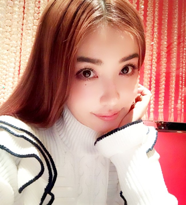 I can’t believe, that you 47 years old!!! It’s amazing! You look like schoolgirl! Wonderful!!! puji netizen. you are so beautiful, pujian lainnya untuk Risa.  Foto: Instagram