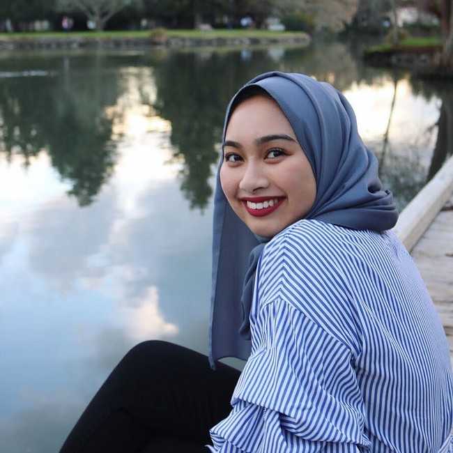 Meski begitu, tak berarti Nurul Shamsul menyampingkan penampilannya. Ia pun salah satu pecinta fashion yang memiliki gaya khas. Foto: Instagram Nurul Shamsul