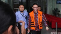 Zumi Zola menjalani pemeriksaan lanjutan sebagai tersangka dalam kasus dugaan menerima gratifikasi terkait proyek-proyek di Provinsi Jambi.