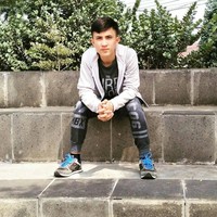 Kalau driver ojek onlinenya tampan seperti Angga, mungkin banyak wanita yang ingin diboncenginya. Foto: Facebook