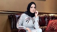 Mulan Jameela juga pernah dituding pakai tas Hermes dan jumpsuit bermerek premium tapi KW. Foto: Dok. Instagram/mulanjameela1