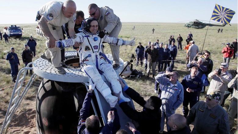 5 Bulan Berada di Luar Angkasa, 3 Astronaut Kembali ke Bumi 5 Bulan Berada di Luar Angkasa, 3 Astronaut Kembali ke Bumi