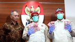 KPK Tunjukkan Barang Bukti Suap Bupati Purbalingga
