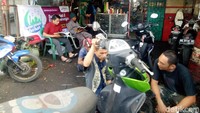 Motivasi Hasanuddin melakukan ini selain untuk bersedekah juga mengajak masyarakat untuk menambah amalan di bulan Ramadan dengan mengajarkan hidup sederhana, banyak bersyukur dan ikhlas dalam bekerja. Dok. DetikOto.