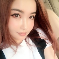 Risa Hirako adalah seorang model asal Jepang. Ia juga populer di media sosial karena penampilan awet mudanya.  Foto: Instagram