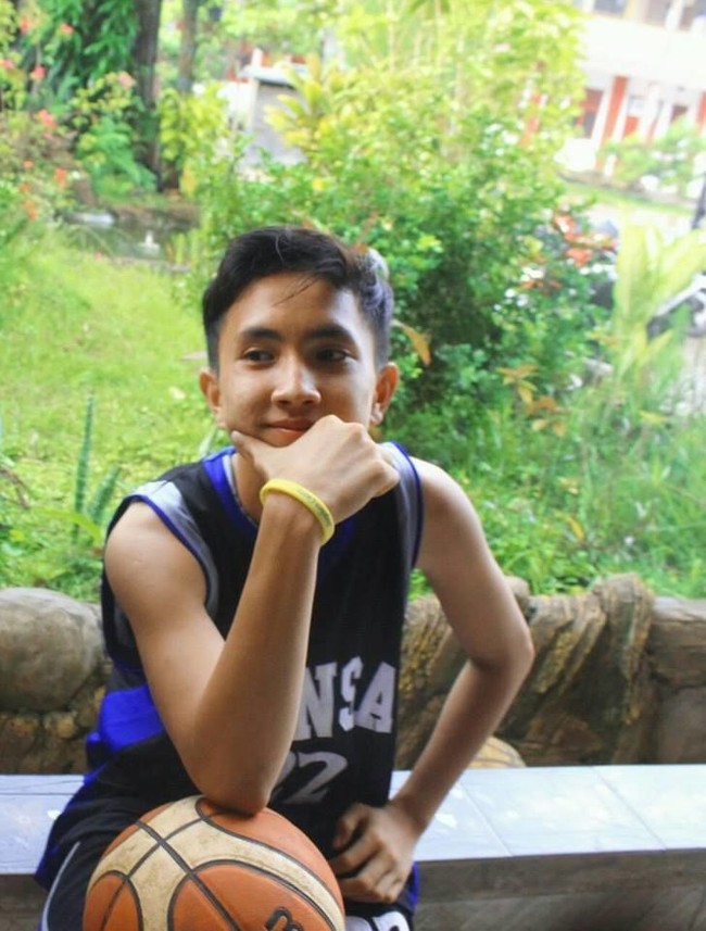  Berdasarkan informasi yang ditulisnya di akun Facebook, Angga juga merupakan seorang pemain basket. Foto: Facebook