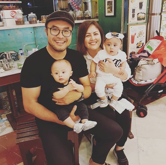 Surya Saputra menikah dengan Cynthia Lamusu pada 8 Juni 2008. Sebelumnya Surya Saputra sempat menikah dengan Dewi Sandra pada tahujn 2000. Namun rumah tangga keduanya kandas dan berakhiir pada tahun 2005. Foto: Instagram