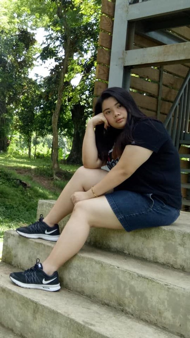 Pada postingannya itu, Angel menuliskan bahwa setiap kali ia melihat makanan enak, dirinya seketika melupakan program dietnya. Ia pun merasa sedih karena selama ini keluarganya selalu mendukung program dietnya dan menjalankan berbagai latihan fisik, namun dia tak pernah berhasil. Foto: Facebook