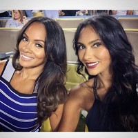 Bisakah Anda menebak siapa ibu dan siapa anak dalam foto ini? Keduanya lebih terlihat seperti kakak-adik bahkan mungkin anak kembar. Shaniece Hairston, sang anak yang berambut hitam adalah blogger dan model berusia 24 tahun. Sedangkan ibunya Evelyn Lozada juga seorang model, artis, dan penulis berusia 42 tahun.  Foto: Twitter/Instagram